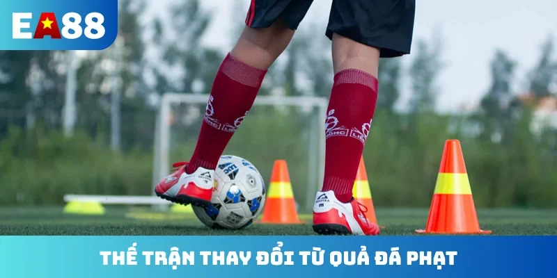 Thế trận thay đổi từ quả đá phạt